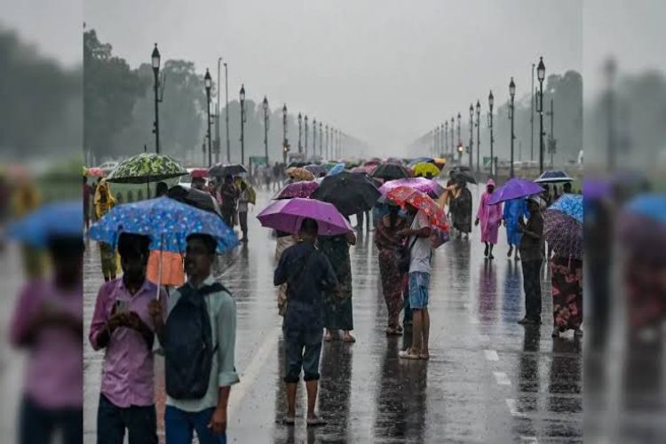 Chances of rain in Delhi, air quality in satisfactory category