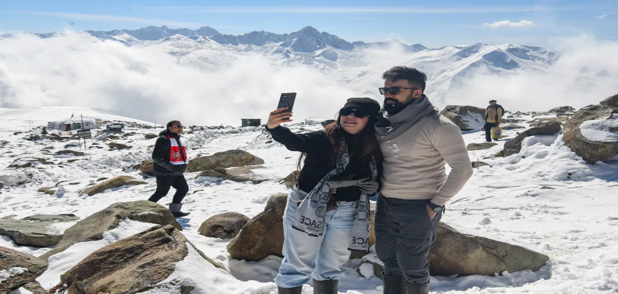 Snowfall on the Apharwat peak in Gulmarg; the valleys of Kashmir turn white.