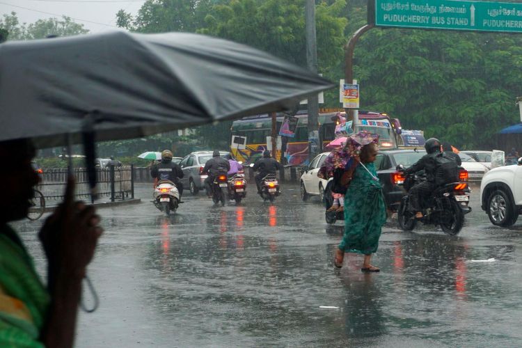 Heavy rains affect normal life in Puducherry, disrupt traffic