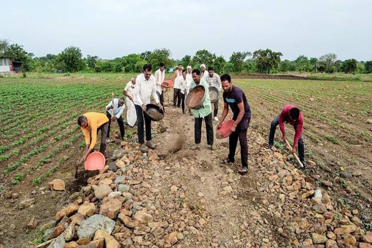 Calling the drought relief amount meager, the farmer sent Rs 5,000 to the Maharashtra Chief Minister.