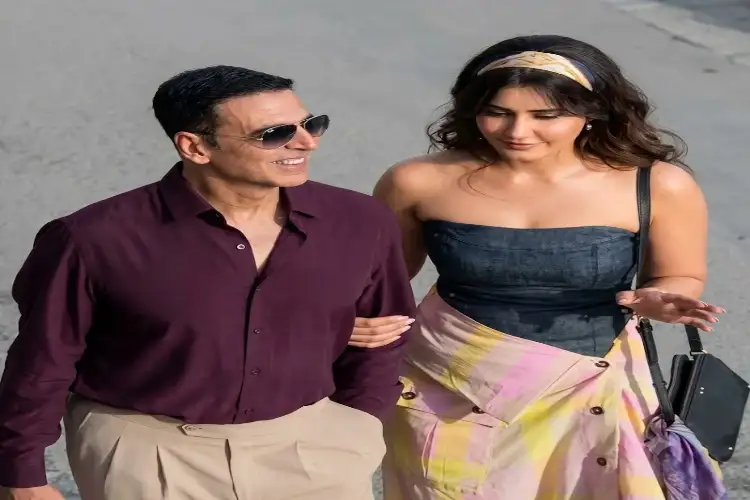 Akshay Kumar, Raashii Khanna spotted shooting in Mussoorie for upcoming film