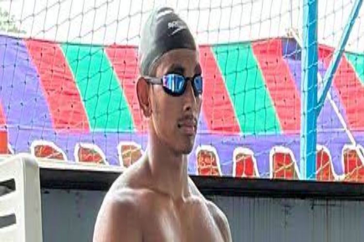 Swimmer Ravi Karthik won the silver medal in the 100m freestyle S13 event