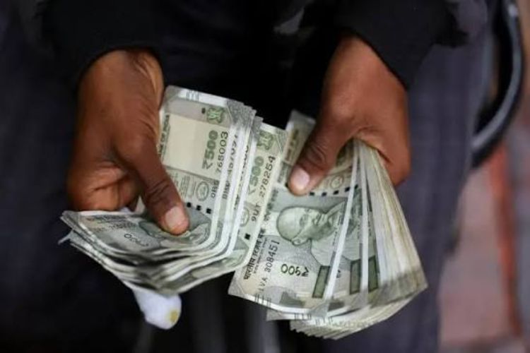 Rupee falls 3 paise to 94.92 per dollar