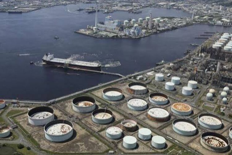 Japan's trade deficit in the first half of the current fiscal year stood at 2.81 trillion yen.