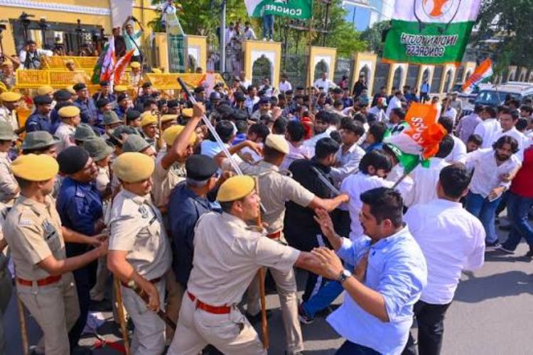 Congress leaders end their sit-in protest at Jaipur Police Commissionerate