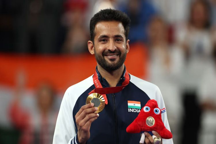 Thulasimthi and Nitesh in mixed doubles and Naveen in singles finals, India also won five bronze medals