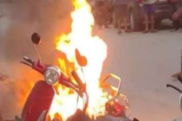 Two minors rescued after e-scooter and bike catch fire in Delhi