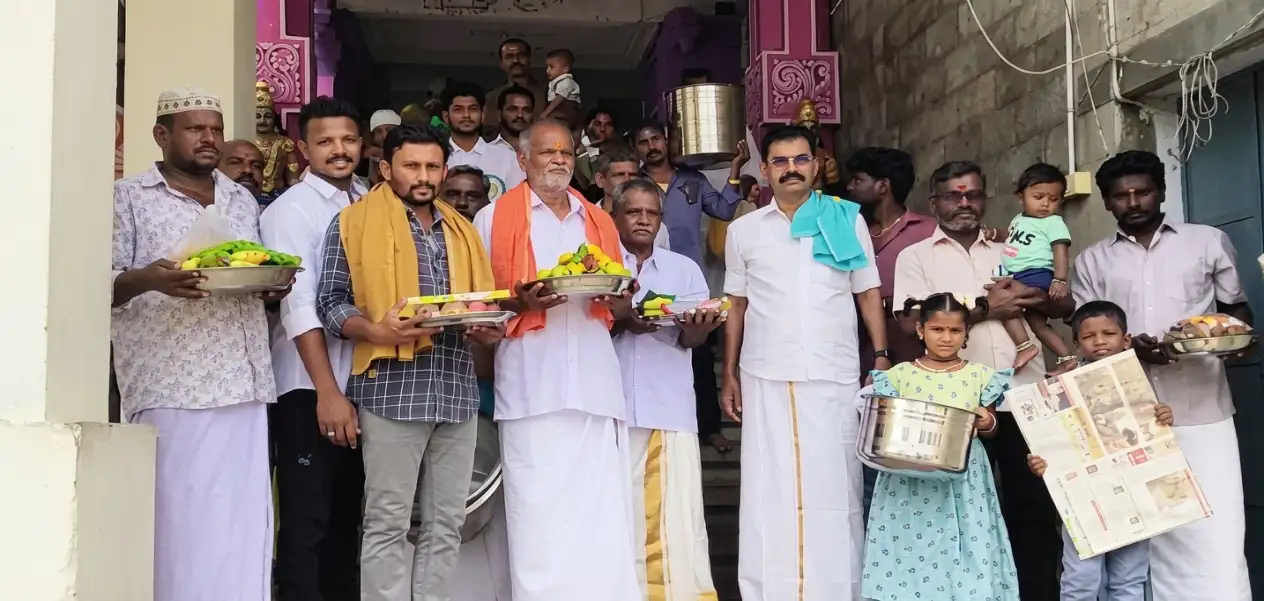 Hindus presented gifts at the inauguration of a mosque