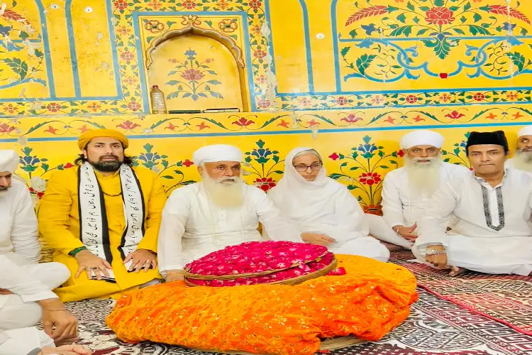 Namdhari Sikh leader arrives at Ajmer Sharif, receives Global Peace Award
