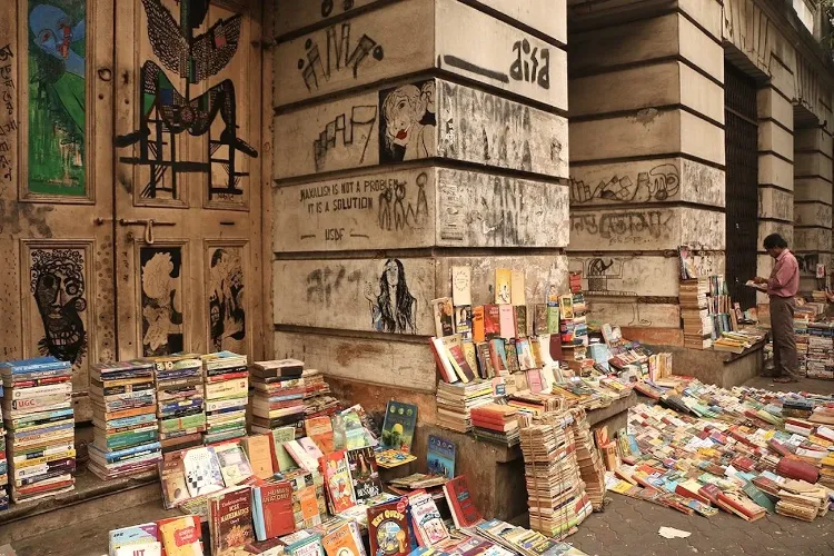 How can the market for Bengali literature be expanded globally?