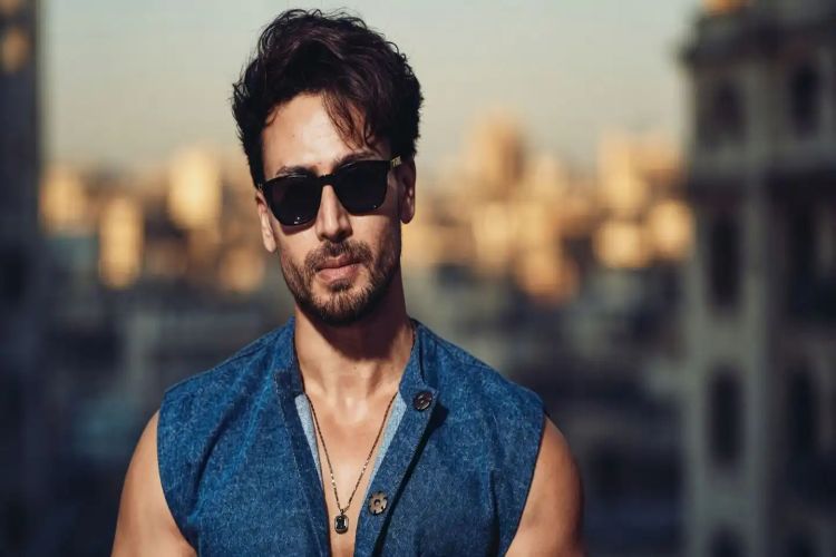 Tiger Shroff attack case: Mumbai police recover two weapons from Surat