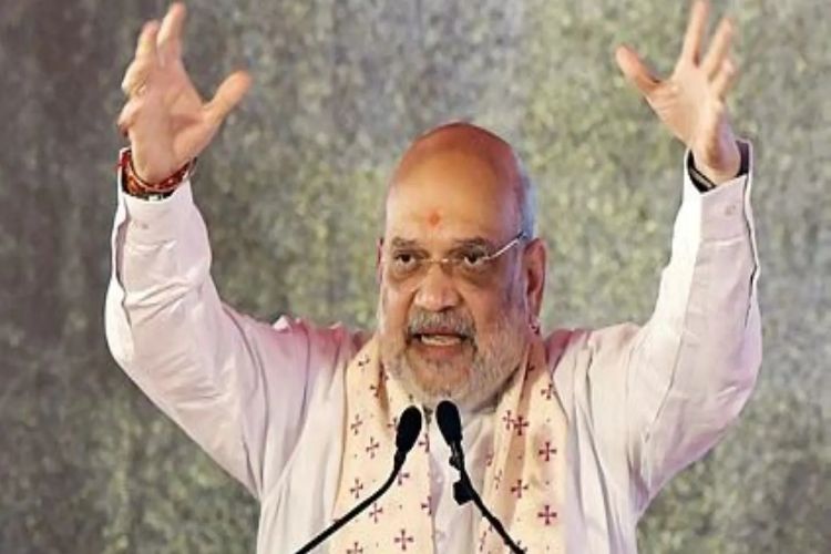 Home Minister Amit Shah reached Delhi Police Headquarters to review the law and order situation in the capital.