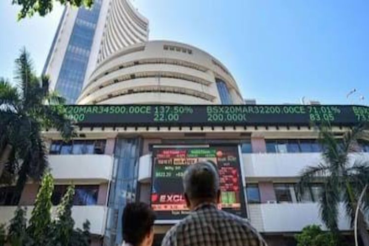 Domestic stock market falls in early trade, Sensex falls by more than 500 points