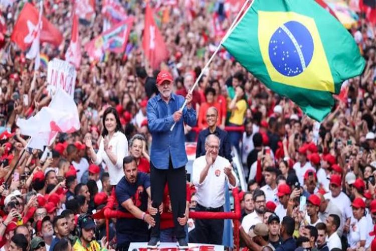 Lula's fourth victory confirms the relevance of Left politics: Vijayan