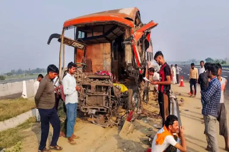 Uttar Pradesh: Over 20 injured as Bihar-bound sleeper bus carrying nearly 150 passengers overturns on Ganga Expressway in Sambhal