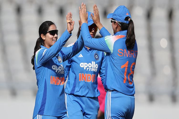 Indian women's team bundled out Zimbabwe for 131 runs