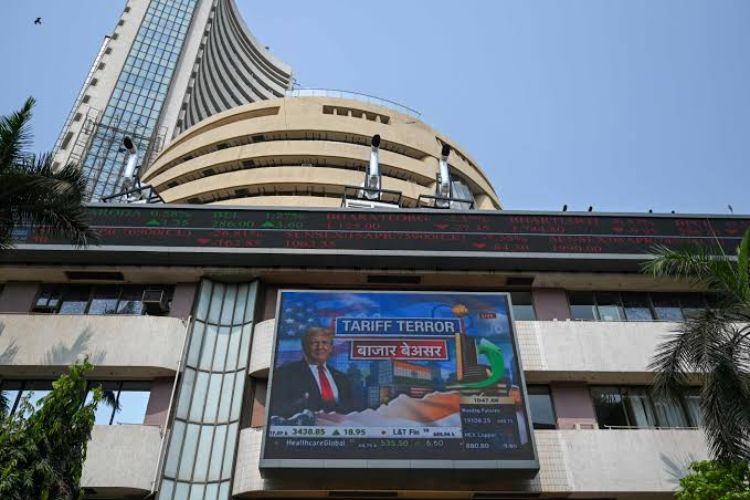 Sensex rises 245 points in early trade, Nifty also strengthens