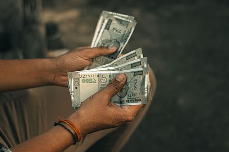 Rupee rises 7 paise to 95.19 per dollar in early trade