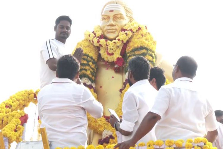 Tamil Nadu ministers pay floral tributes at Muthuramalinga Thevar statue