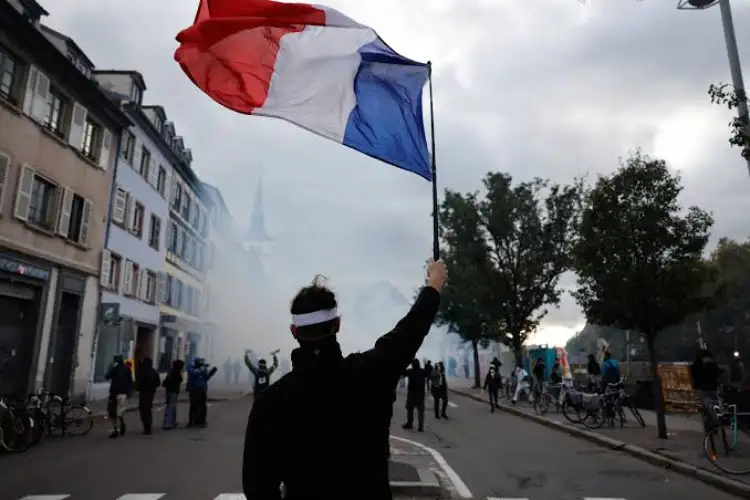 France's mounting debt crisis raises risk of fresh Eurozone turmoil, warns Jefferies