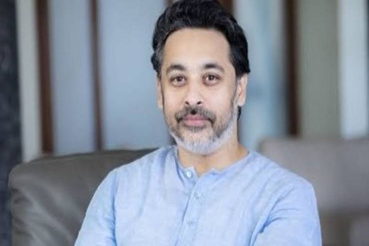 Nilesh Rane reprimanded the BJP spokesperson and instructed him to maintain decorum.
