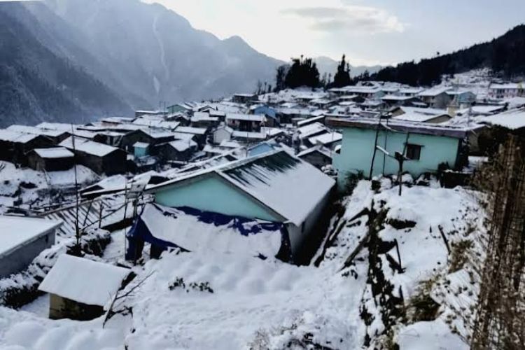 Uttarakhand: Snowfall continues in high altitude areas including Kedarnath, heavy rain forecast in five districts