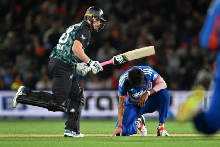 Centurions Phillips and Bracewell's aggressive batting helped New Zealand reach 259 for seven.