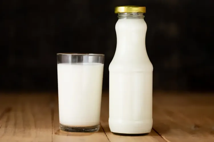How much calcium is in a glass of milk? Find out the daily requirement.
