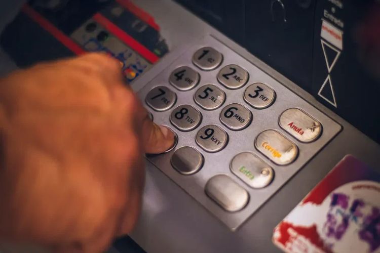 Rajasthan: Due to technical glitch, youth gets Rs 1 lakh crore alert from bank