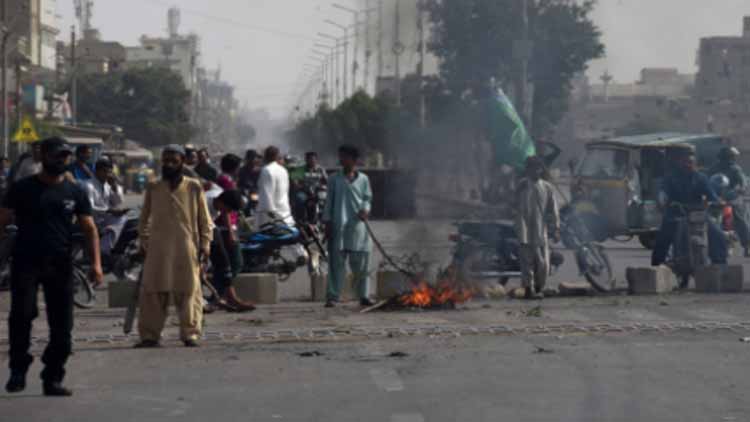 पाकिस्तान में भारी हिंसा