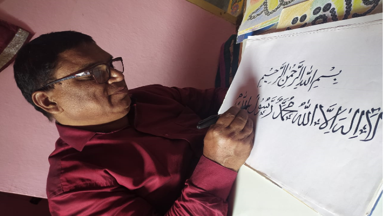 हैदराबाद के अनिल कुमार चौहान को है कुरानी आयतें लिखने का जुनून.