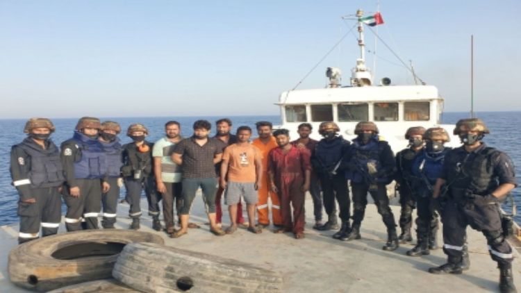 भारतीय नेवी ने की ओमान के पास फंसे मर्चेट नेवी जहाज की मदद