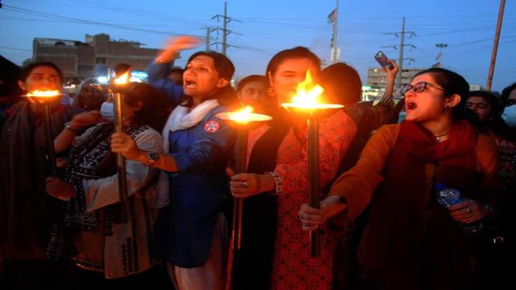 #AuratAzadiMarch2021के बहाने पाकिस्तान की आधी आबादी की दास्ताँ आई सड़कों पर