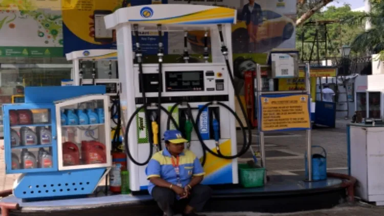 पेट्रोल, डीजल के दाम फिर बढ़े, दिल्ली में 35 पैसे प्रति लीटर का इजाफा