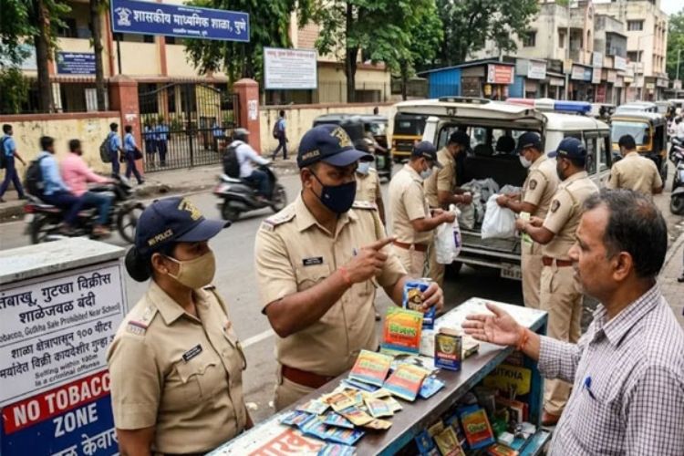 Sale of sting cards outside schools banned in Maharashtra