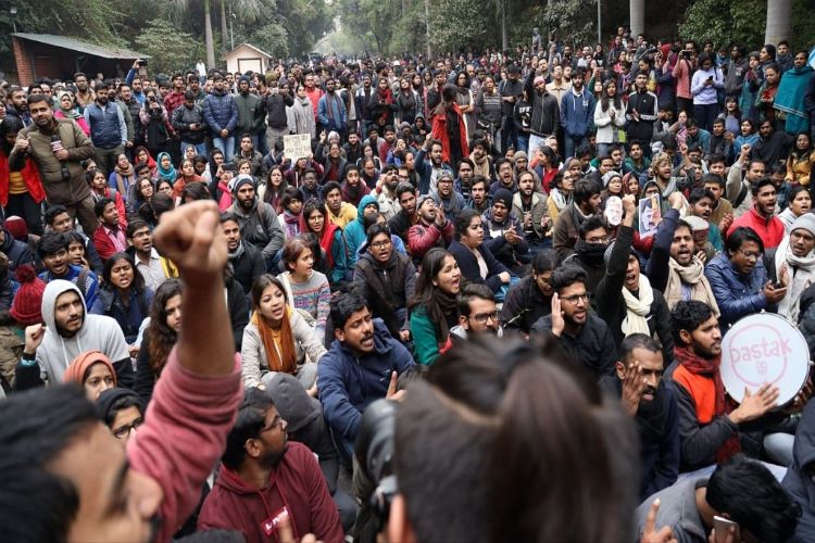 Public anger over demand for medical college in New Tehri, people closed the market and protested