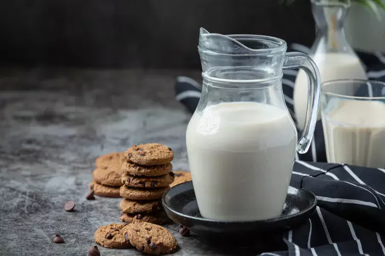 Does drinking milk cause acidity? Find out the reasons and preventive measures.
