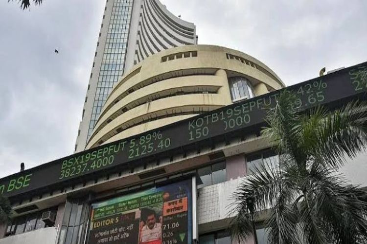 Sensex tumbles 330 points, Nifty falls 85 points on selling in IT stocks